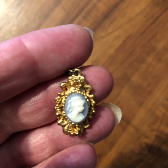 Cute Vintage REAL OOAK Cameo necklace - Picture 1 of 3